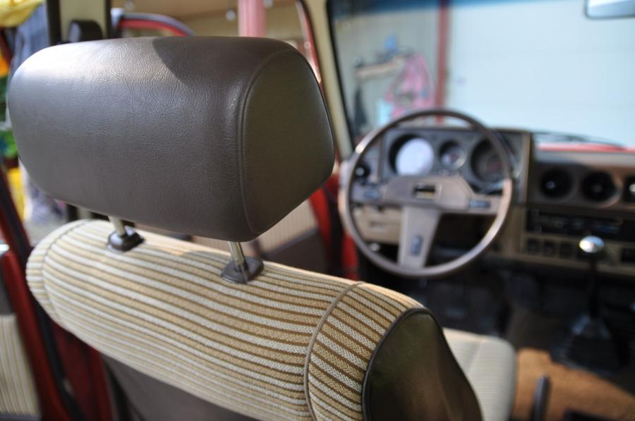 Интерьер Toyota Land Cruiser 60 (FJ60) 1984 года  (NA) (фото 116 из 251)